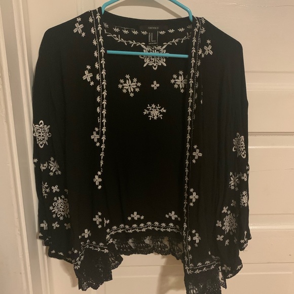 Forever 21 Sweaters - Forever 21 Black and White Kimono Size M